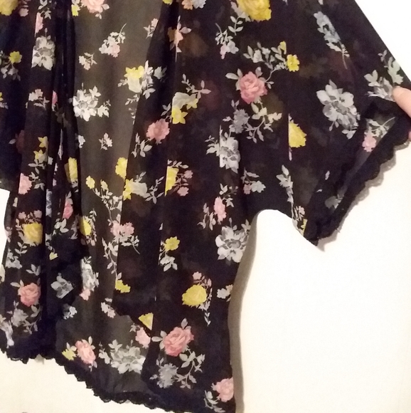 Floral Top - Picture 3 of 5